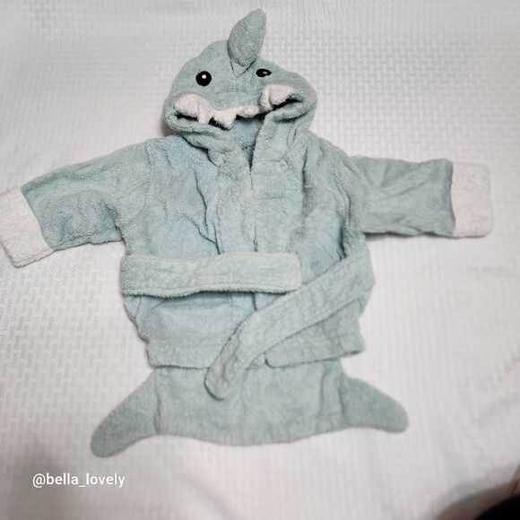 🏖 0-9 Months Shark Infant Baby Towel Robe Wrap Bathing Accessory - Picture 1 of 4